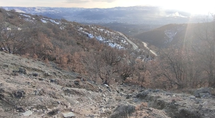 Otomobil 400 metrelik uçuruma yuvarlandı!