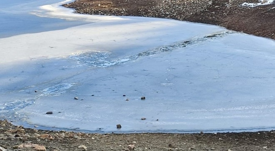 Buz tutan gölete düşen çocuk boğuldu!