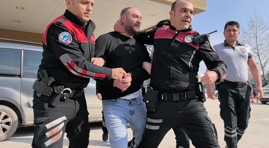 Bursa'da otomobilinde sızan alkollü sürücü polisleri tehdit edip saldırdı!