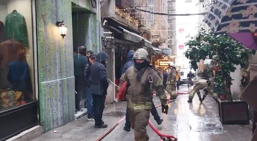 İstiklal Caddesi'nde restoran yangını