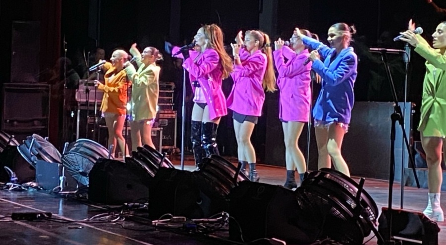 Şarkıcı Hadise Bursa'da sahne aldı