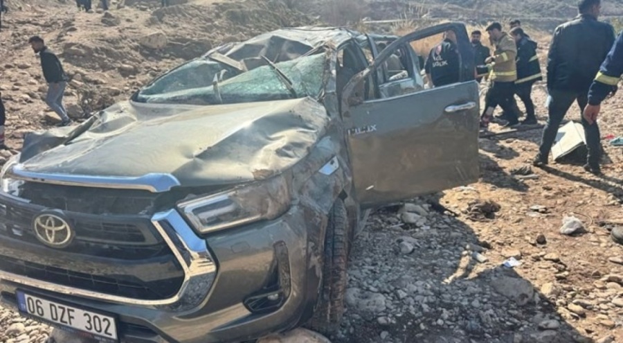 Kamyonet şarampole yuvarlandı: 5 yaralı