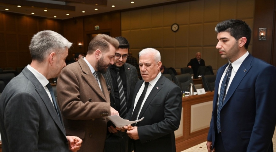 Başkan Bozbey'den tepki: "Öğrencilere süt dağıtmamıza izin verilmedi"