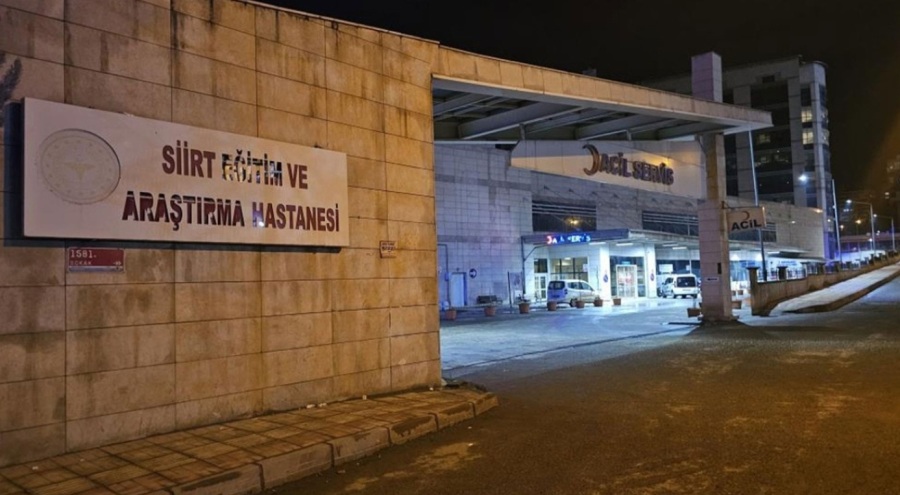 Aracından inen şahsa başka bir araç çarptı