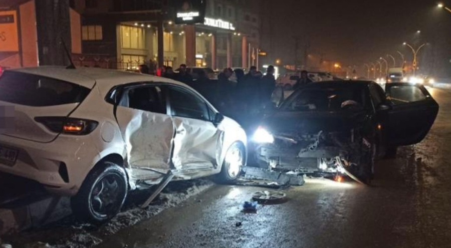 Hakkari'de zincirleme kaza! Çok sayıda yaralı var