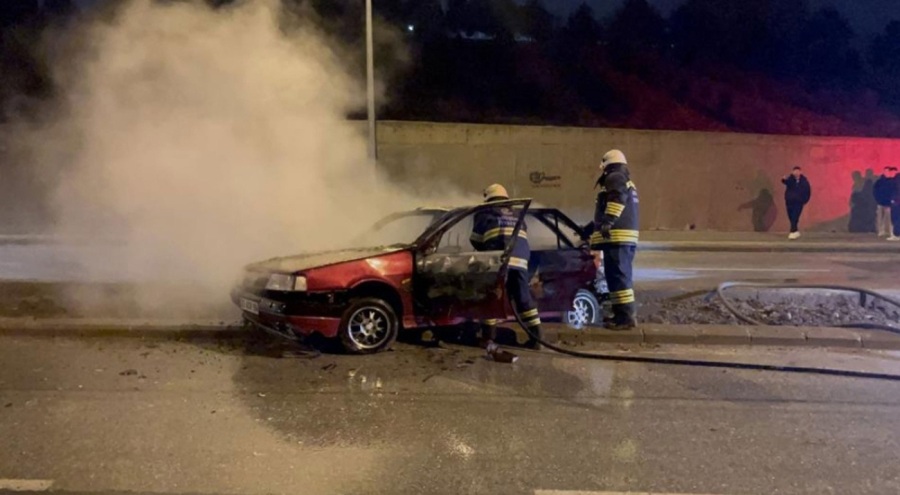 Yangın çıkan aracından atlayarak canını kurtardı!