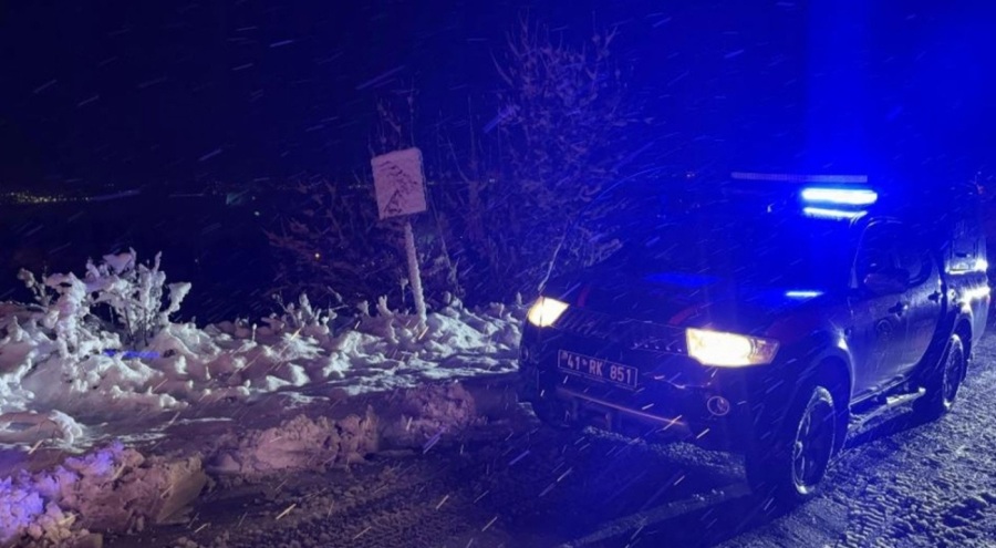 Jandarma aracı uçurumdan yuvarlandı: 2 personel yaralandı