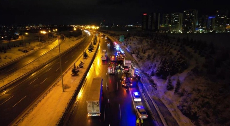 Başkentte feci kaza! Otomobil tıra arkadan çarptı: Sürücü hayatını kaybetti