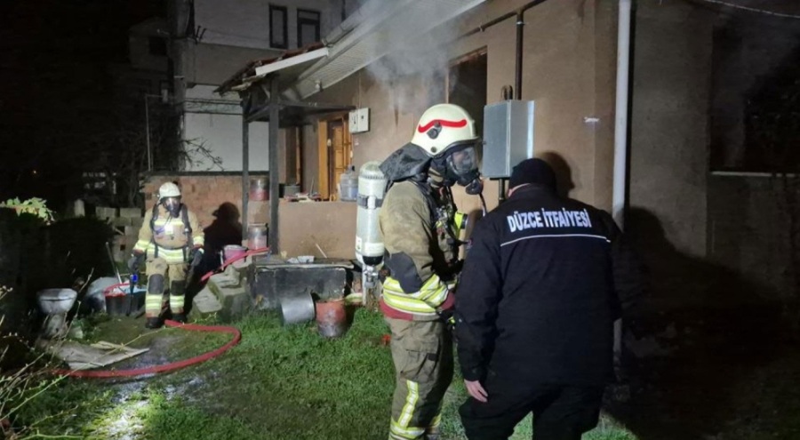 Ahşap evde çıkan yangın paniğe sebep oldu