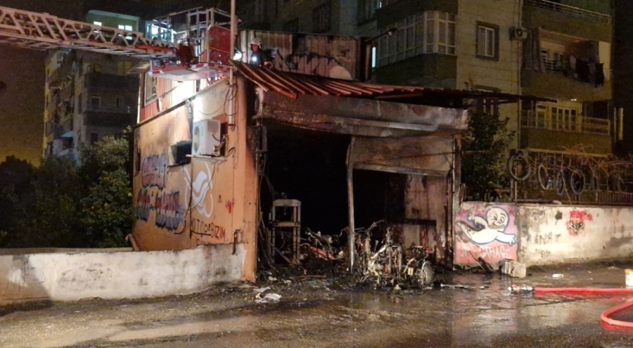 30 motosiklet yanarak kül oldu