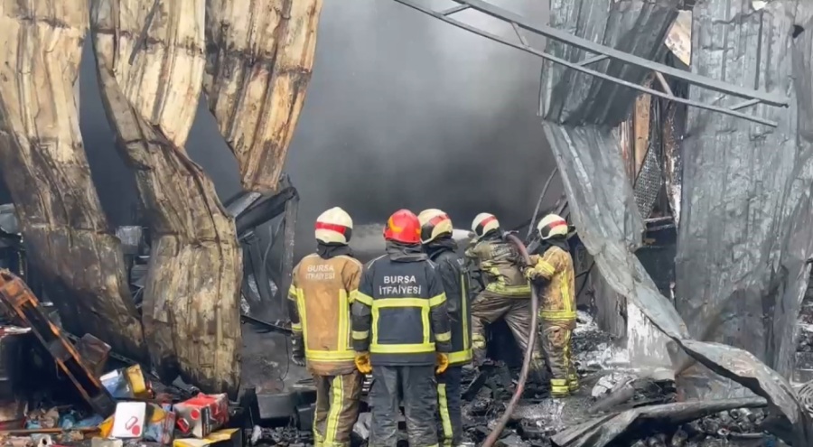 Bursa'da yağ deposundaki yangın söndürüldü