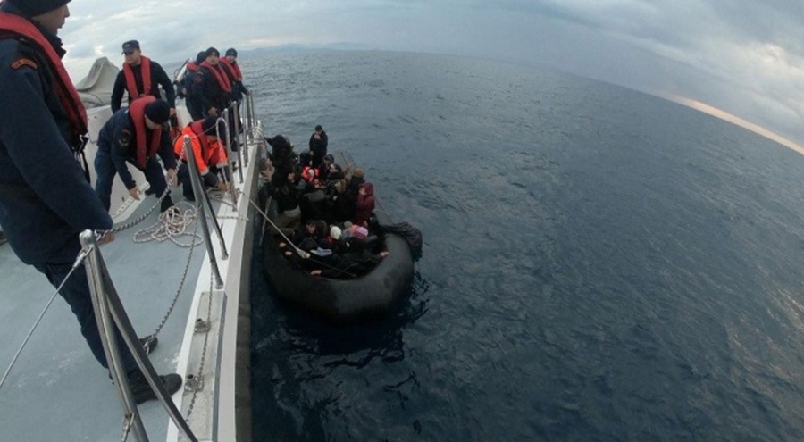 Yunanistan'ın Türk kara sularına geri ittiği 70 düzensiz göçmen karaya çıkartıldı