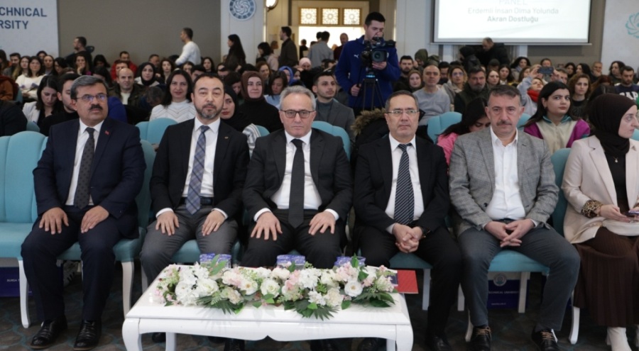 Bursa'da "Erdemli İnsan Olma Yolunda Akran Dostluğu" paneli düzenlendi