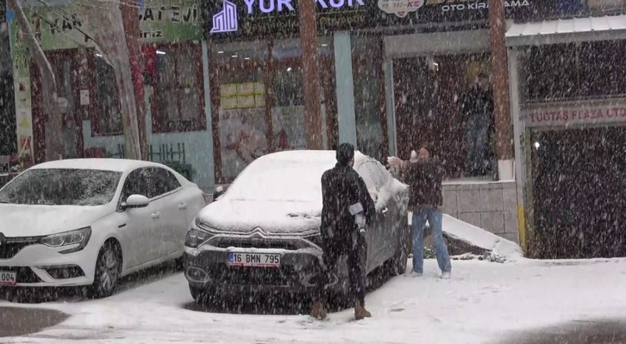 Bursa'da sürücülerin kar sınavı! Kazalar peş peşe geldi