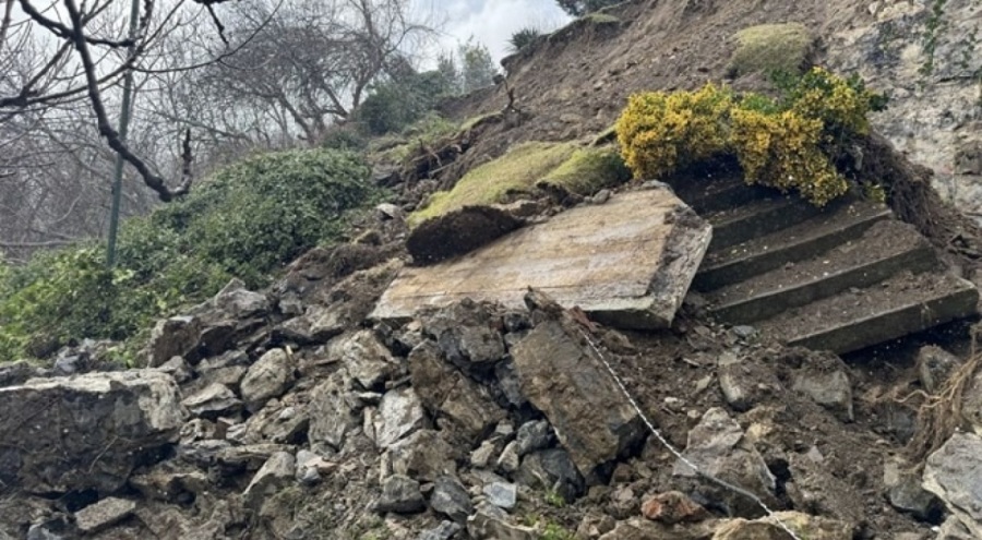 Beşiktaş'ta istinat duvarı çöktü