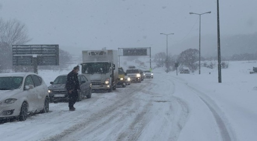 Bolu Dağı sürücüler zor anlar yaşıyor