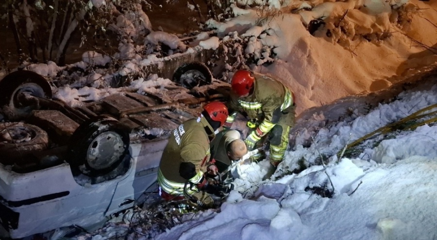 Otomobil ters döndü! 1 yaralı