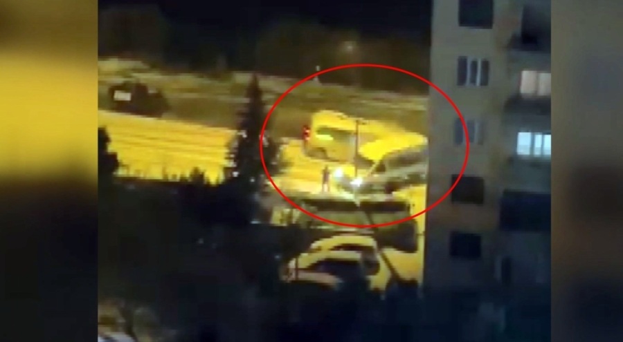 Bursa'da buzlanan yolda kayan işçi servisine halk otobüsü çarptı!