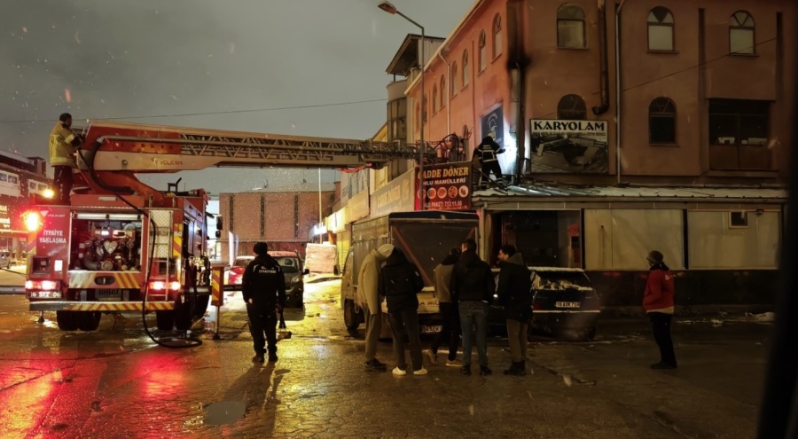 Bursa'da restoranın çatısında yangın!