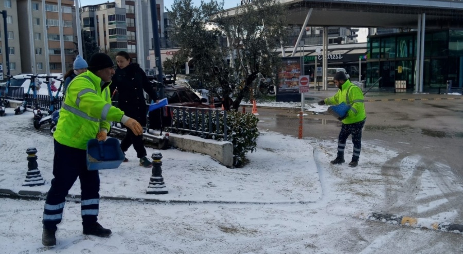 Bursa Büyükşehir'den gece gündüz karla mücadele