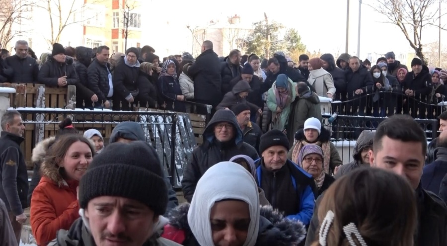 Bursa'da eksi 3 derecede ucuz alışveriş izdihamı!