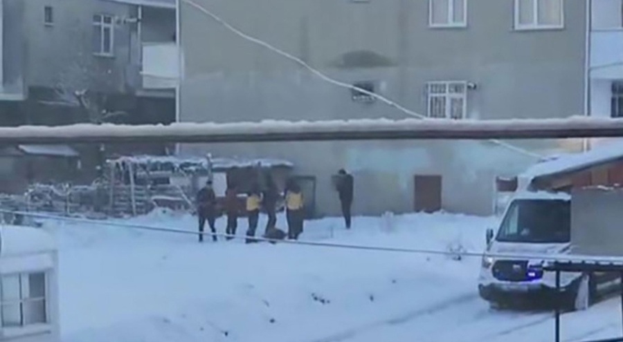 31 yaşındaki genç karlar içinde ölü bulundu