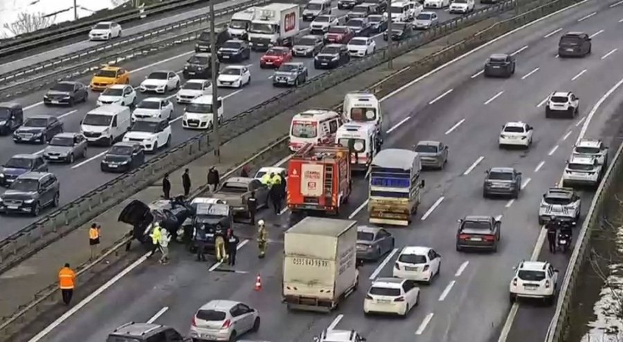 İstanbul'da  zincirleme kaza: Yaralılar var