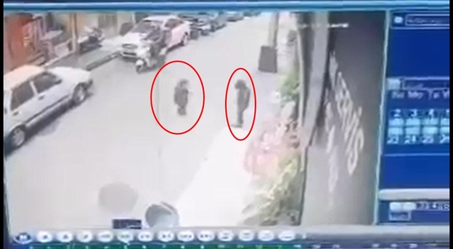 Bursa'da arkadaşıyla kar topu oynayan çocuğa taksi çarptı