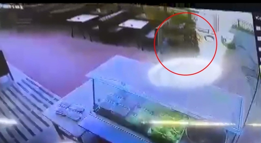 Bursa'da birlikte yürüdüğü arkadaşını tabancayla bacağından vurup kaçtı