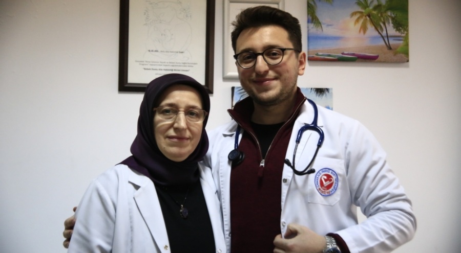 Bursa'da üniversiteyi bitiren genç doktor annesinin yanına atandı