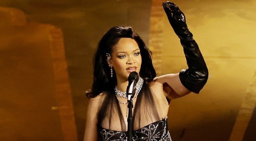 Rihanna'dan albüm müjdesi!