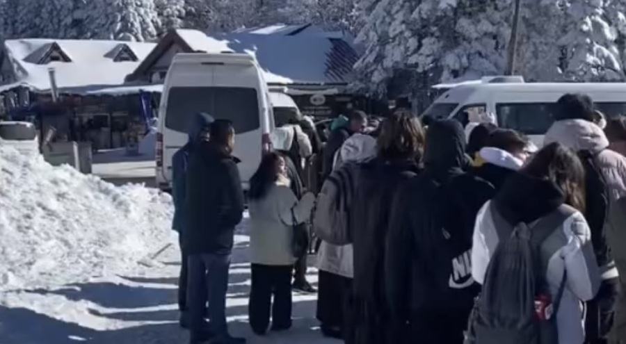 Bursa'da teleferik durdu! Vatandaşlar metrelerce kuyruk oluşturdu