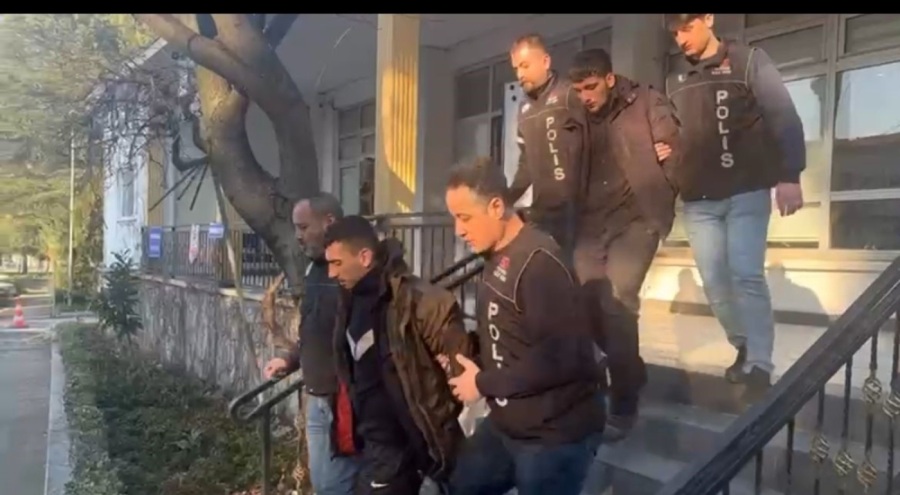 Bursa'da çalıntı kamyonetle kaçış! Ekiplerce yakalandı