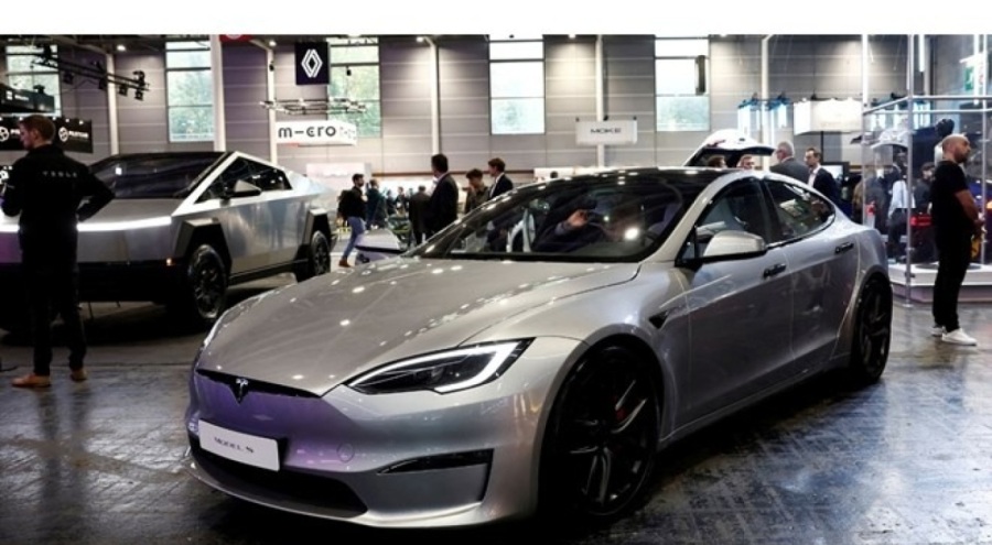 Tesla'nın değeri 1 trilyon doların altına indi