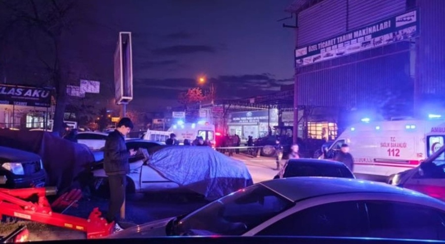 Sanayi sitesine motosikletle girip rastgele ateş açtılar! Yaralılar var