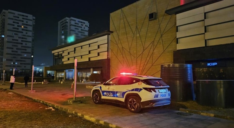 Alışveriş merkezinde dehşet! Anne ve 2 kızı bıçaklandı