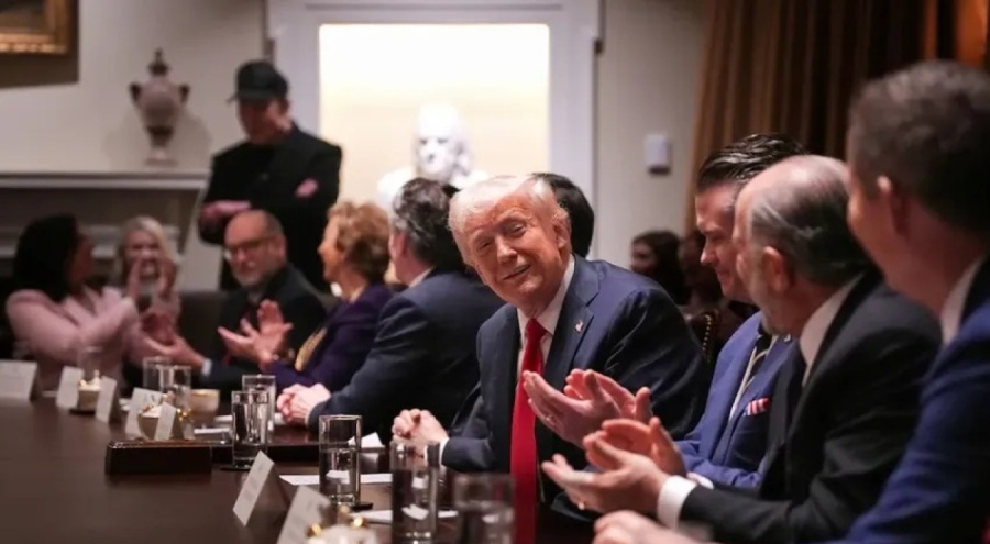 Trump haber kanallarını sınırlandırdı!