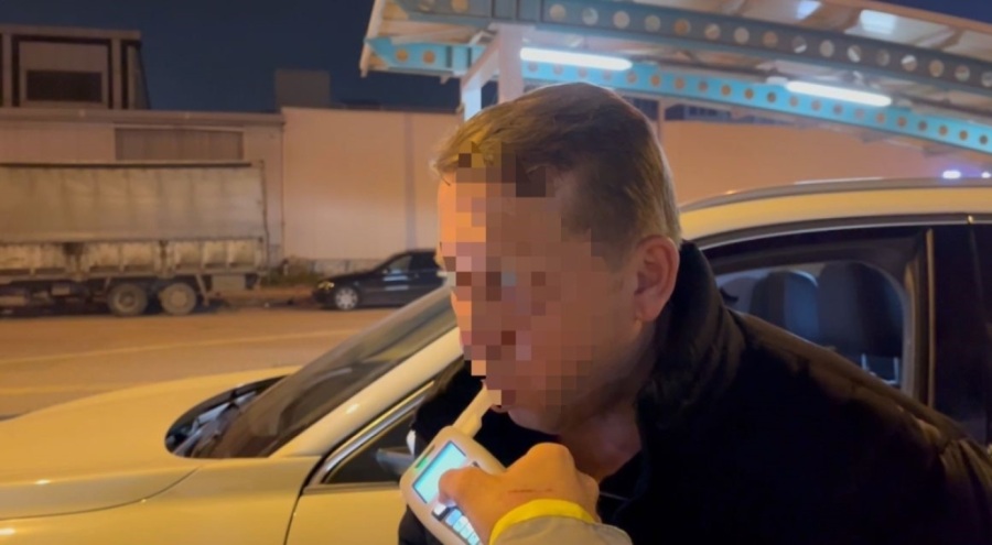 Bursa'da alkollü yakalanan sürücünün arkadaşlarından polislere benzetme! "Terör operasyonu gibi şuraya bak"
