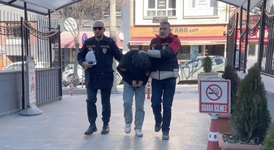 Kendisini polis olarak tanıtıp 2 milyon liralık ziynet çaldı