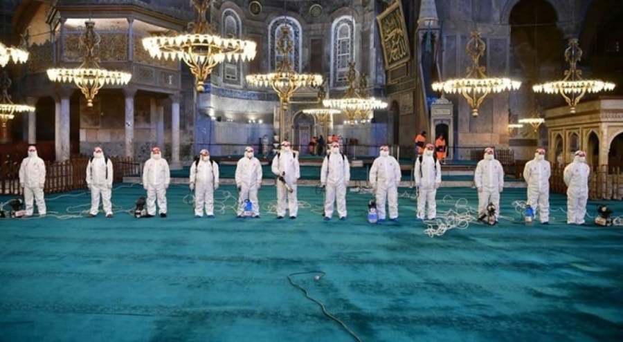 Ayasofya Camisi gül suyu yıkandı