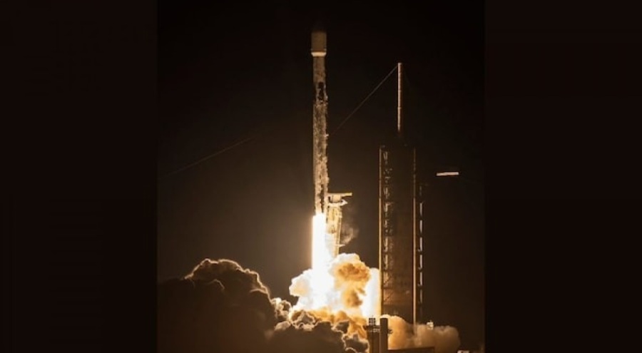 Güneş görmeyen kraterleri araştırmak için Ay'a araç fırlatıldı