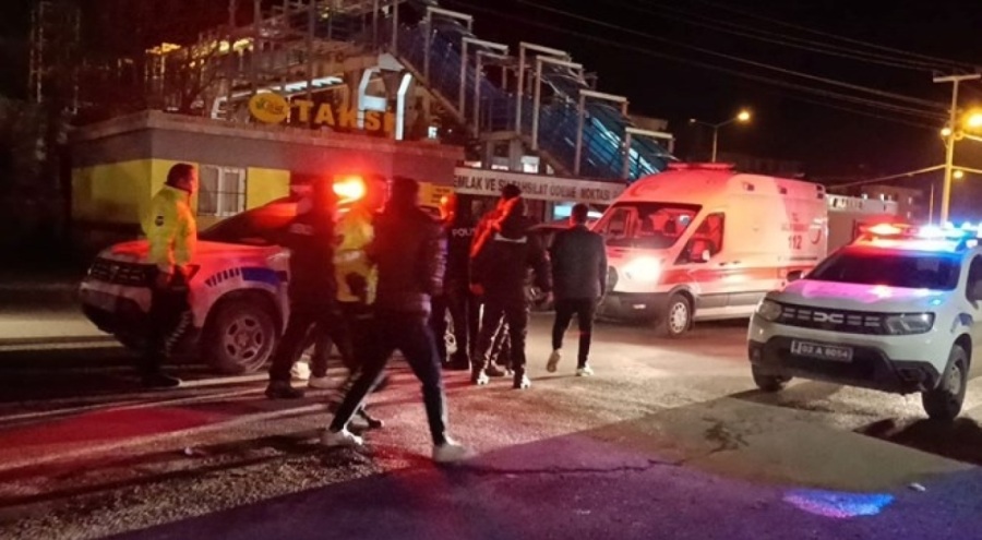 Bıçaklı kavga: 4 yaralı, 10 gözaltı