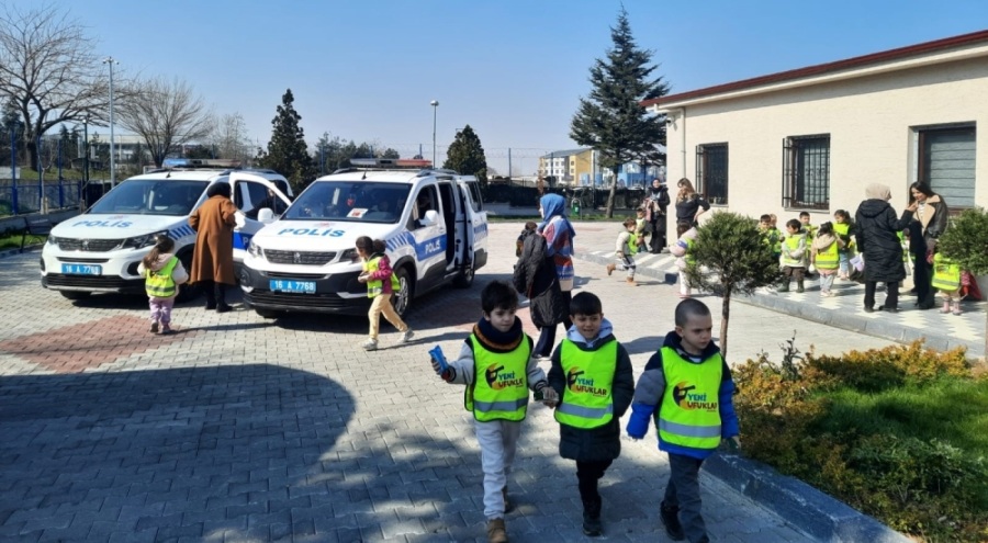Yıldırımlı anaokulu öğrencileri polis merkezini ziyaret etti