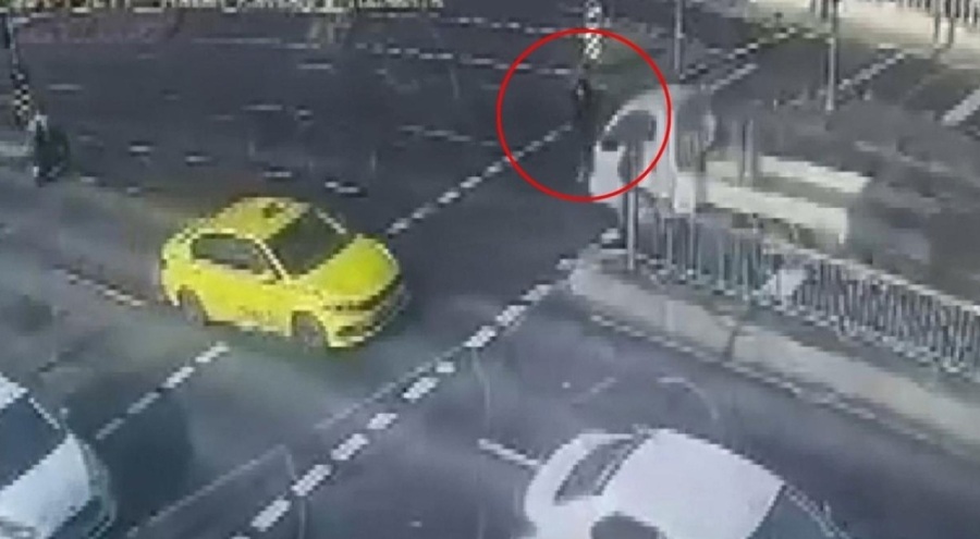 Kırmızı ışıkta geçen araç üniversite öğrencisini hayattan kopardı