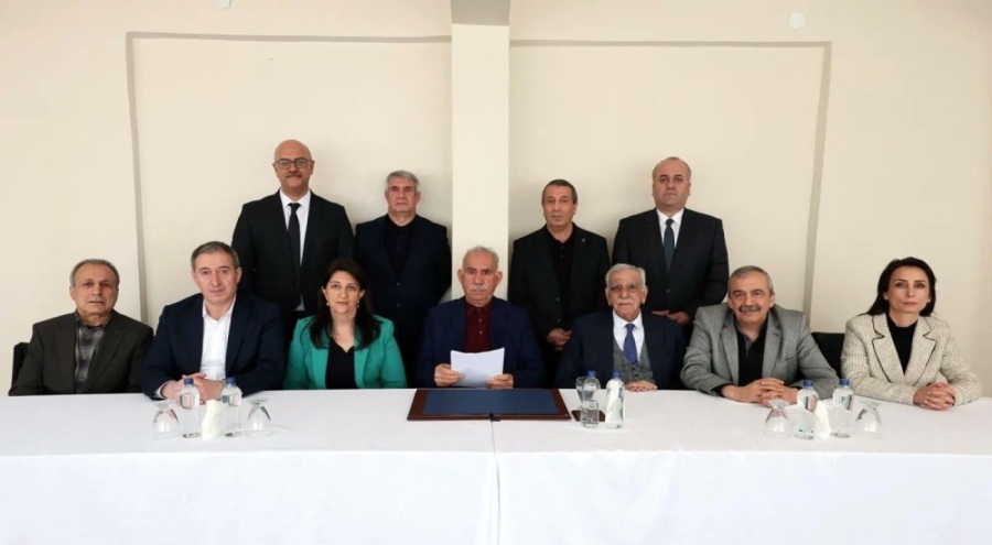 PKK elebaşı Öcalan'dan silah bırakma ve örgütü feshetme çağrısı!