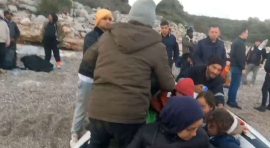 İzmir'de 62 düzensiz göçmen yakalandı