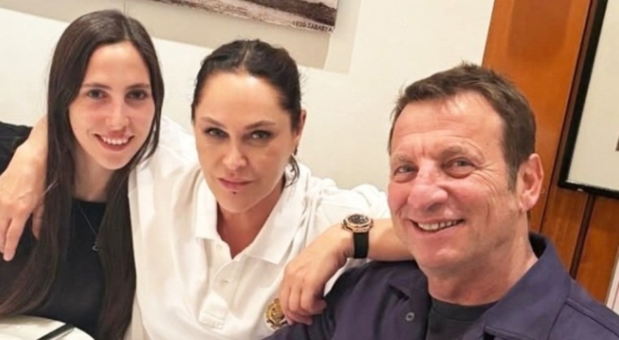 Hülya Avşar'dan aile pozu geldi: 'Aşklarım'