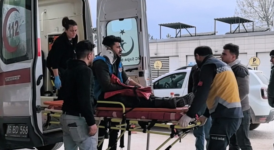 Bursa'da tadilat için çıktığı çatıdan düştü