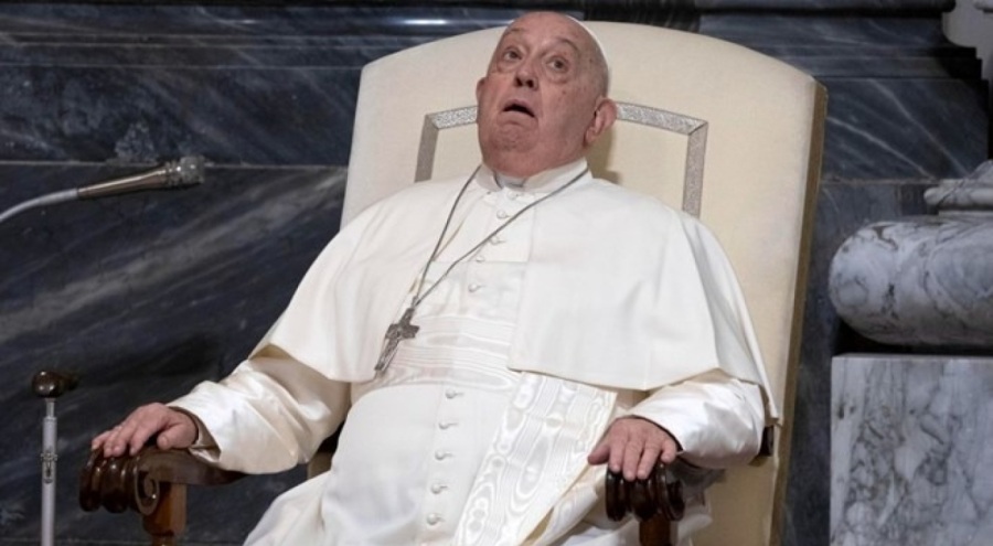 Papa Francis yine solunum krizi geçirdi