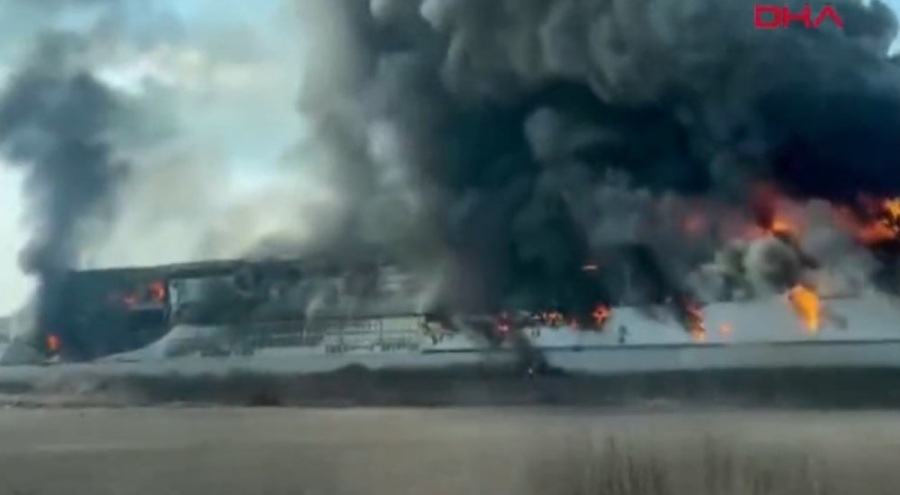 Ankara'da yatak fabrikası yanıyor